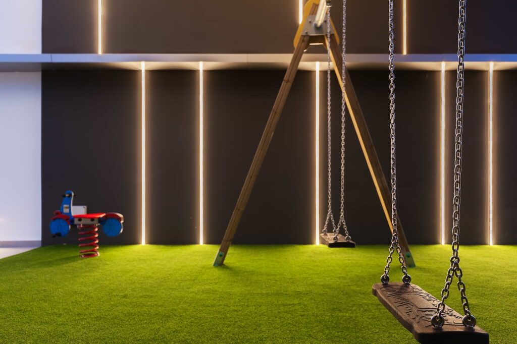 Parque infantil de Rambla240